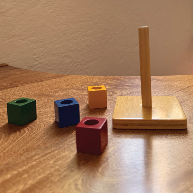 Cubos con clavija en vertical colores